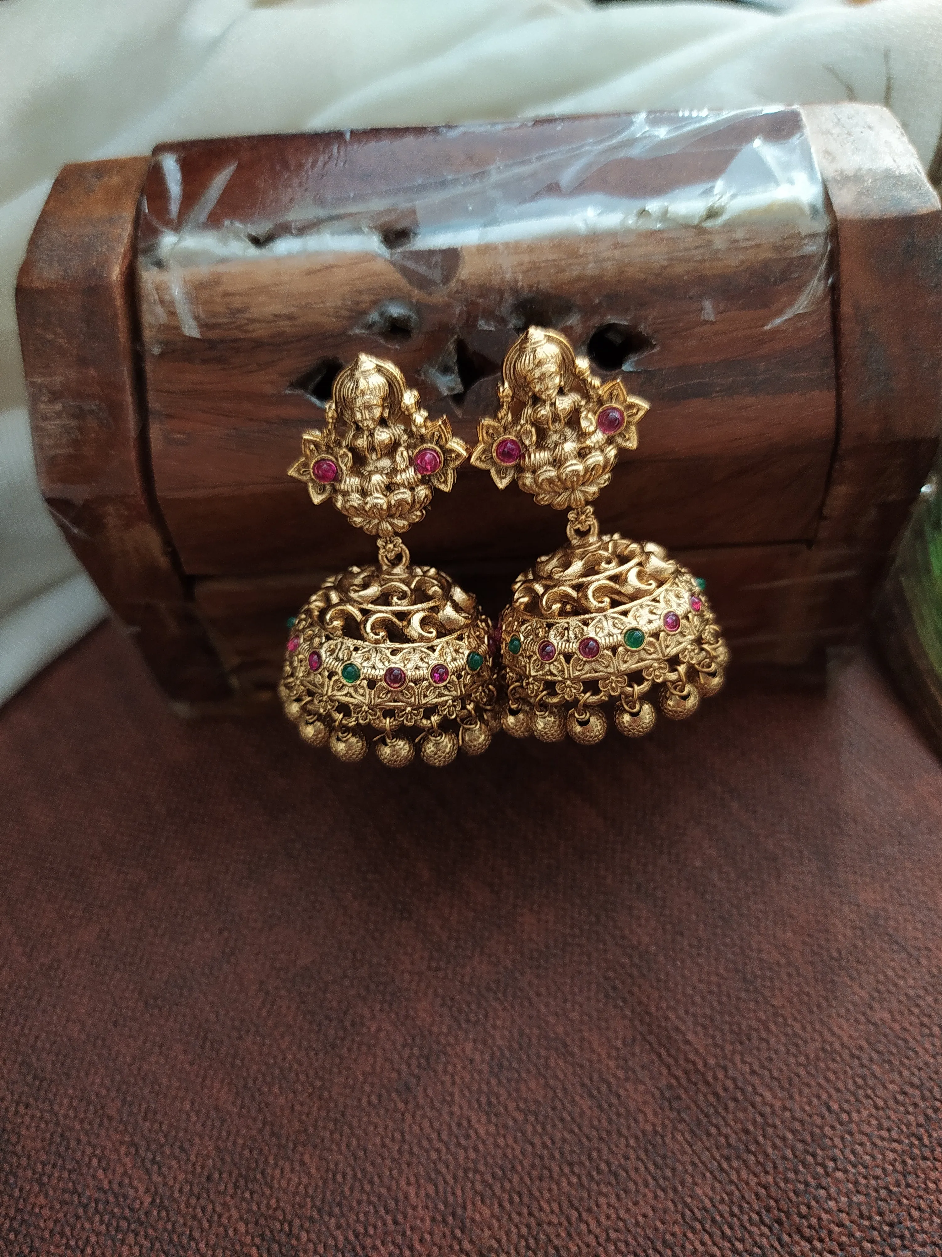 Traditional Design Kemp Stones Antique Long Haram Set