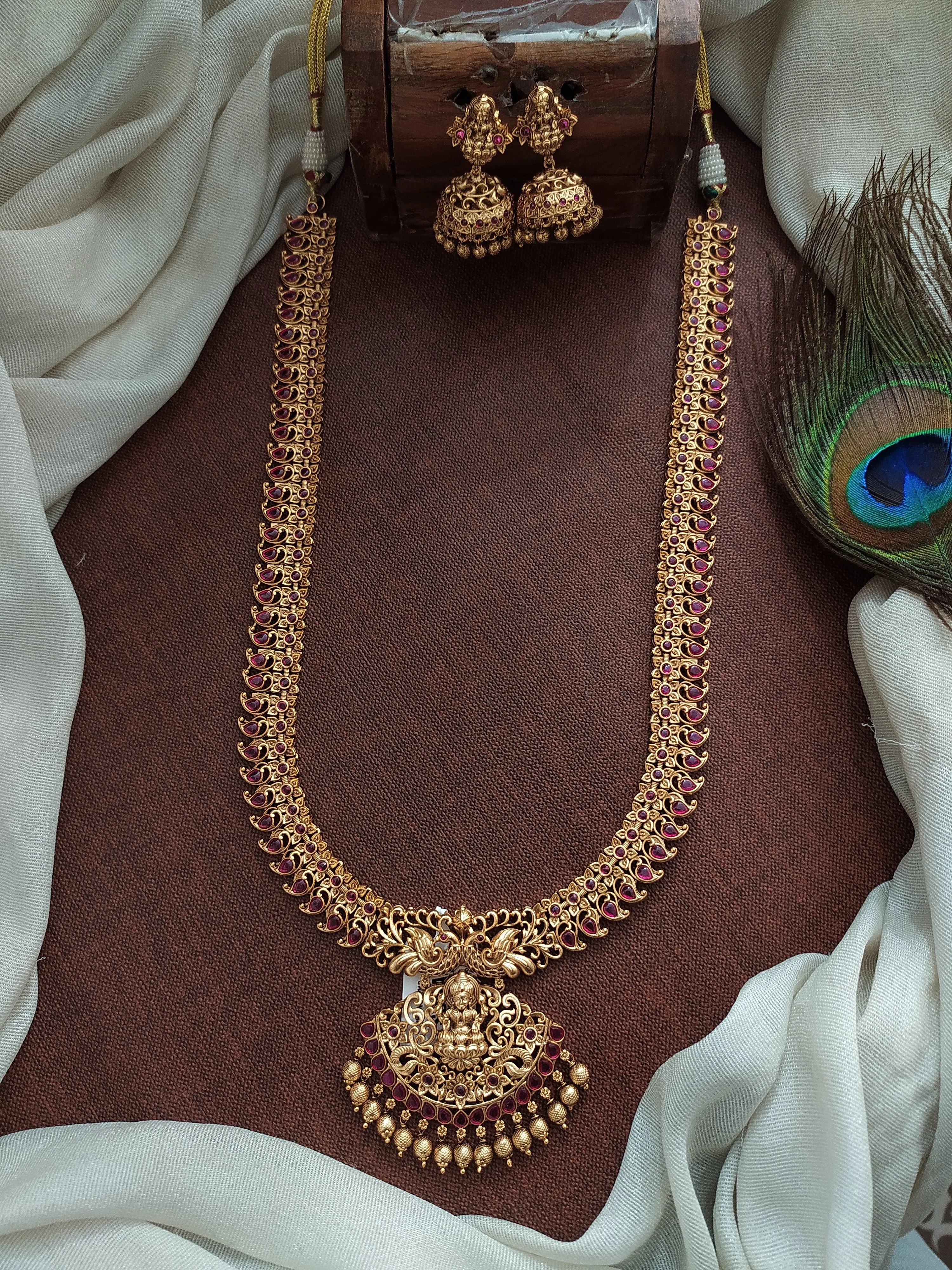 Traditional Design Kemp Stones Antique Long Haram Set